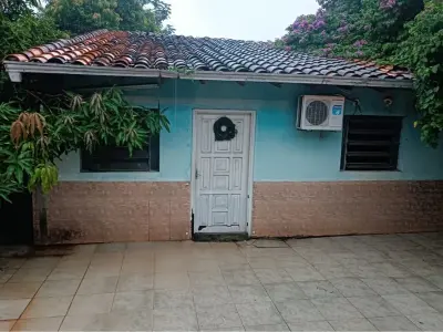 Casa à venda em Ñemby com duas casas independentes