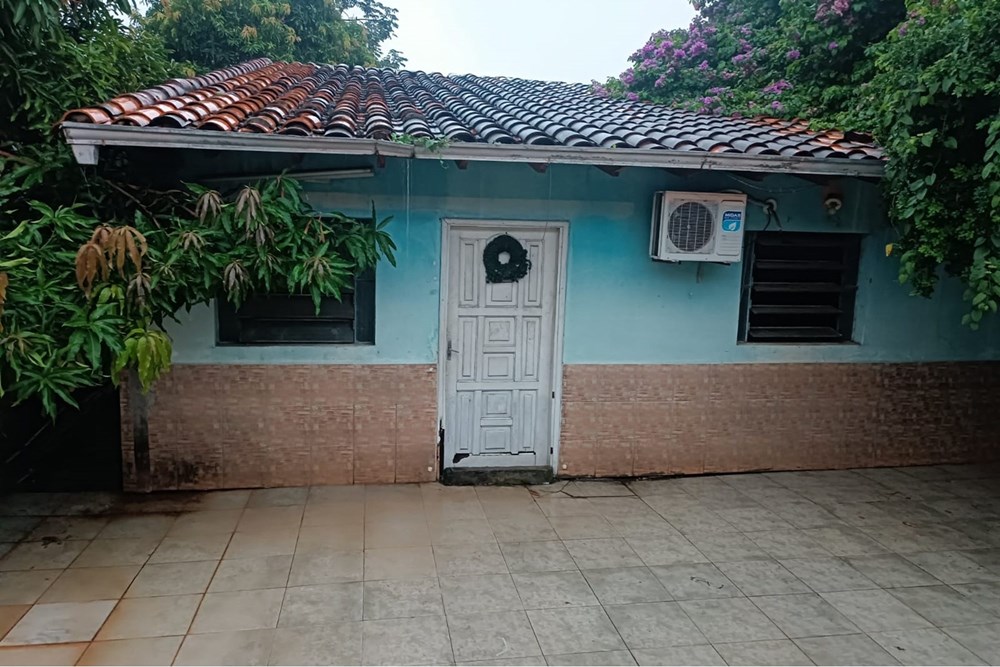 Casa à venda em Ñemby com duas casas independentes