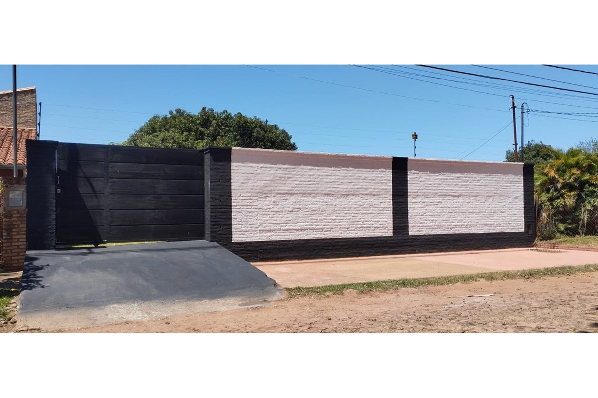House for sale in Ñemby with garden and grill area