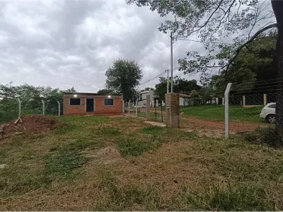 Casa à venda em Ñemby com pátio amplo