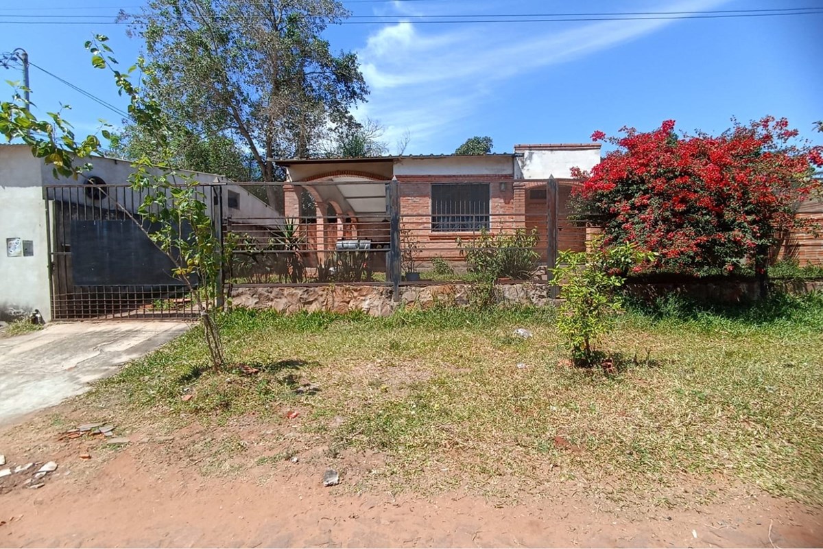 Casa en venta en Ñemby Rincón, en esquina
