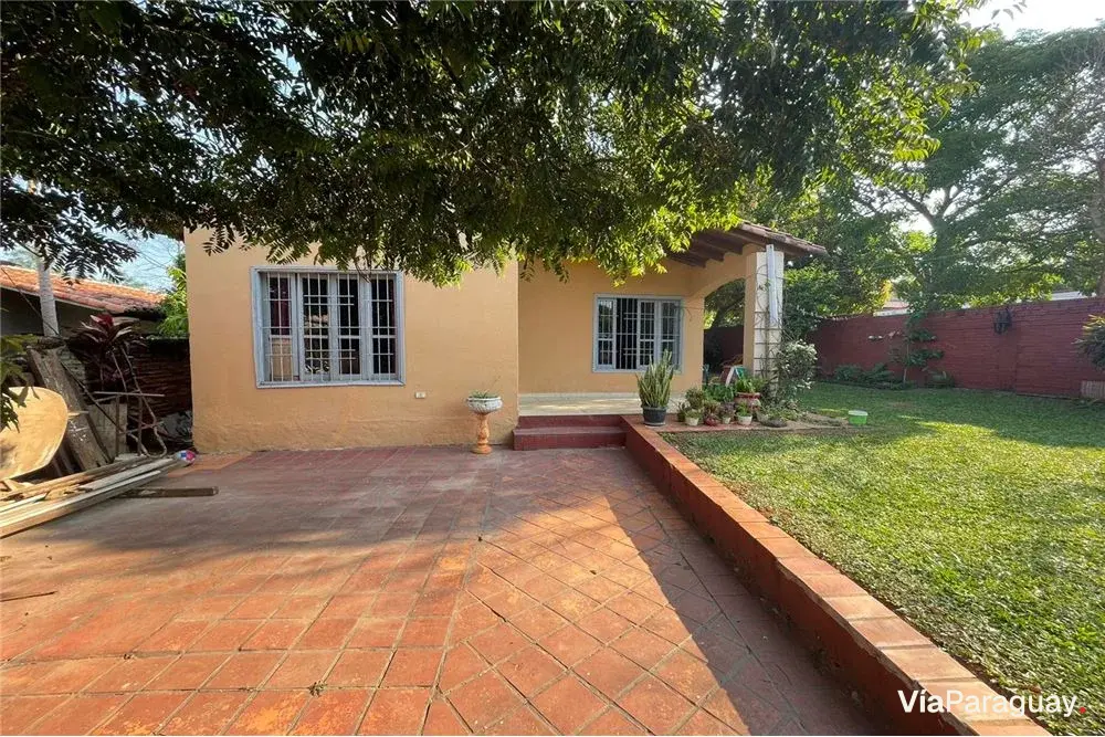 House for sale in Ñemby, Rincón, on a corner