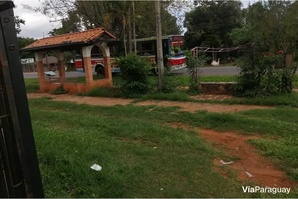 Casa en venta en Paraguarí con salones comerciales