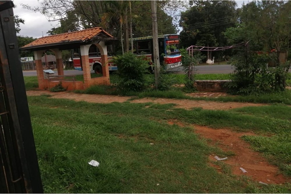 Casa à venda em Paraguarí com salões comerciais
