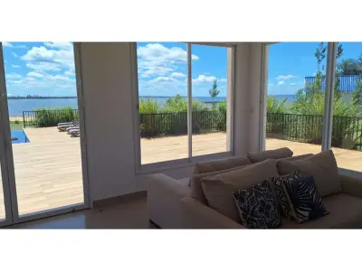 Casa à venda no Paraqvaria Aero & Marina Country Club
