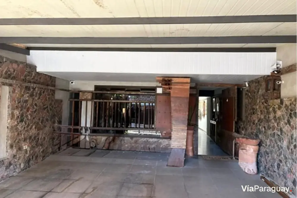 Casa en venta en Pinoza, Asunción, con 3 dormitorios