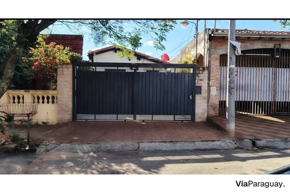Casa à venda em Pinoza, Assunção, com 3 dormitórios