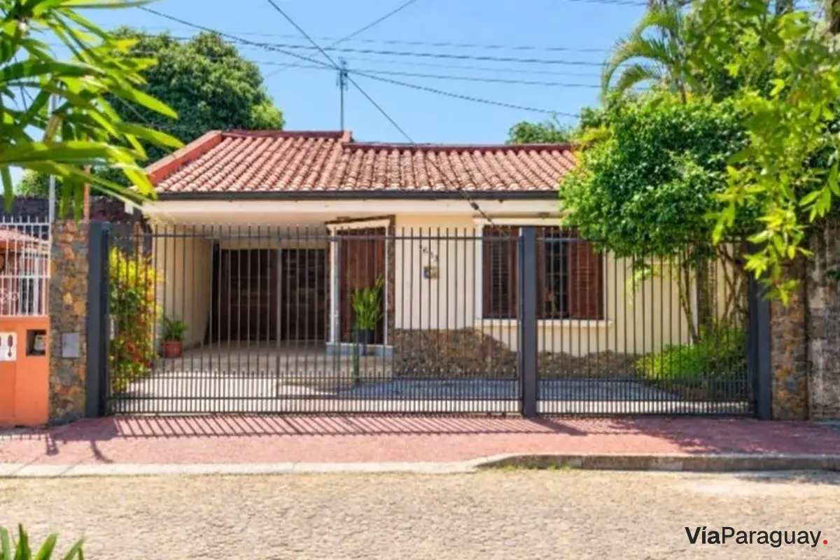 Casa en venta en Roberto L. Pettit, Asunción