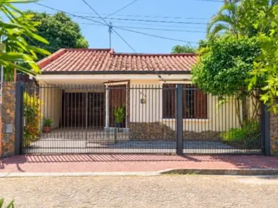 Casa en venta en Roberto L. Pettit, Asunción