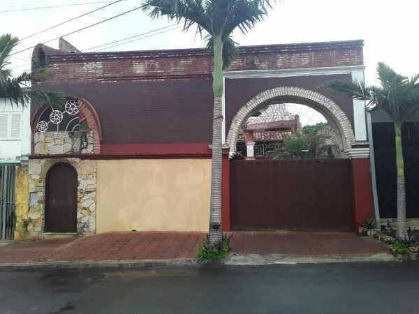 Casa en venta en Sajonia, Asunción