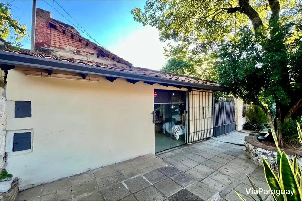 Casa en venta en Sajonia, Asunción, con 4 dormitorios