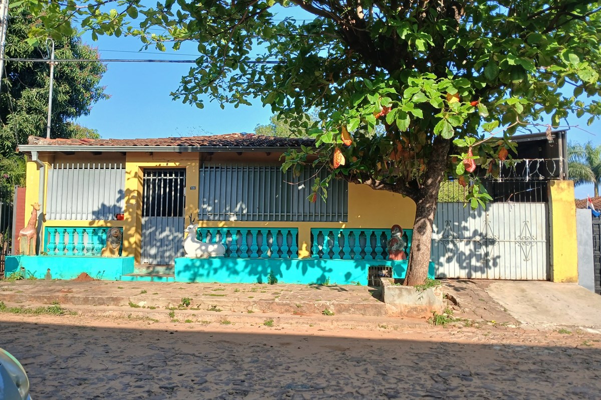Casa en venta en San Antonio, barrio Acosta Ñu