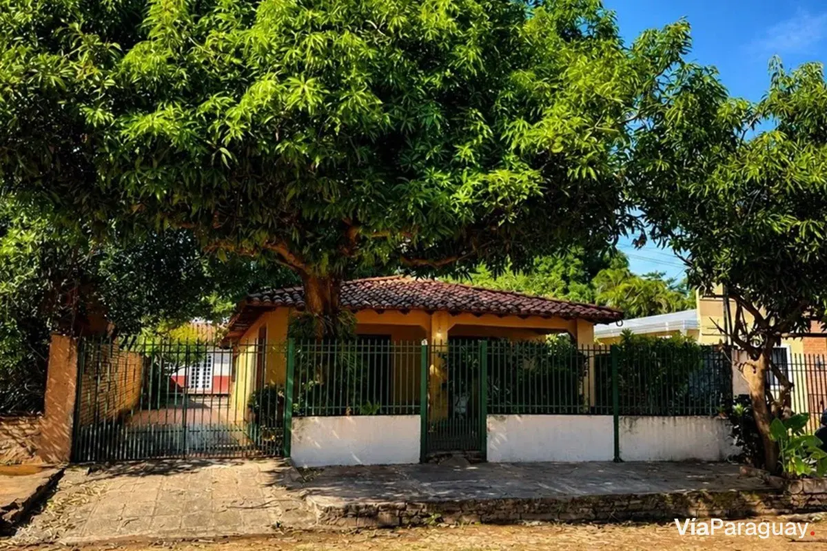 Casa en venta en San Antonio con jardín y quincho