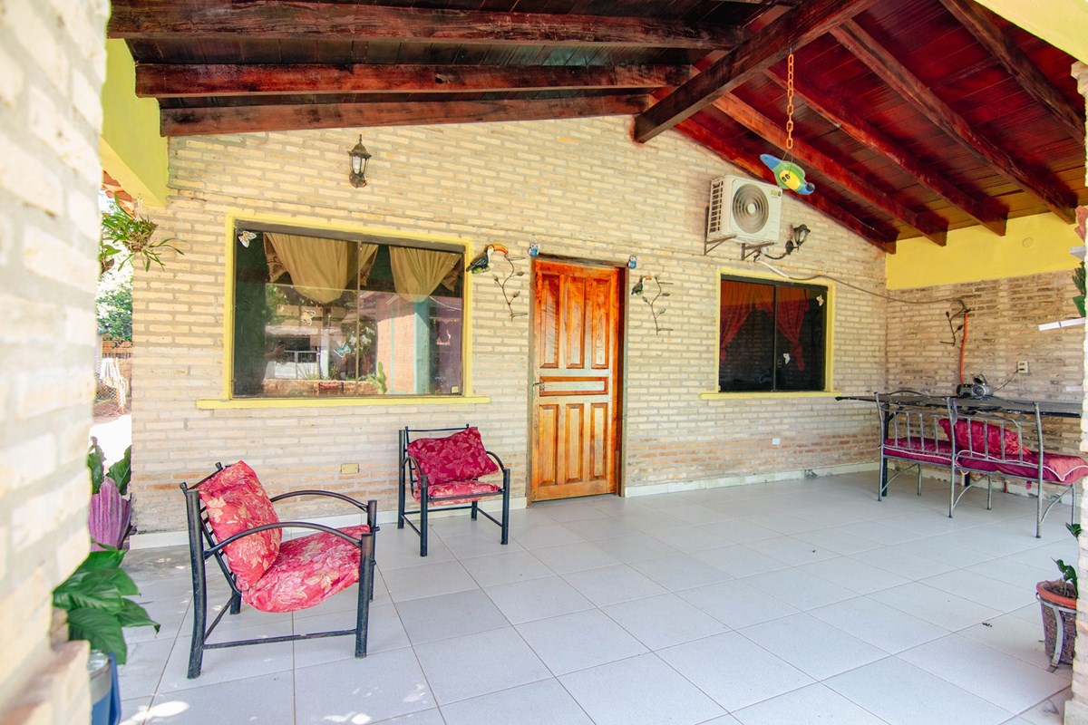 Casa en venta en San Antonio con salón comercial