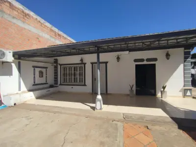 House for sale in San Antonio, Lambaré with large lot and independent area