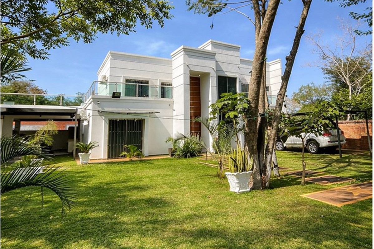 Casa à venda em San Bernardino com 5 dormitórios