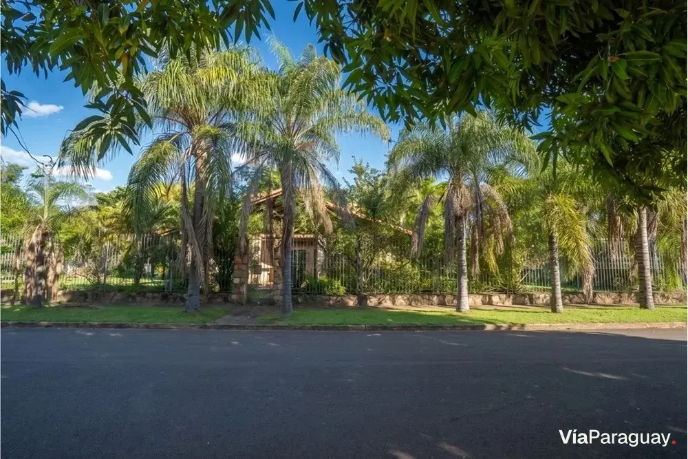 Casa à venda em San Bernardino com duas casas e piscina