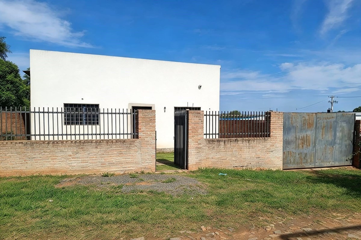 Casa en venta en San Bernardino con jardín y piscina