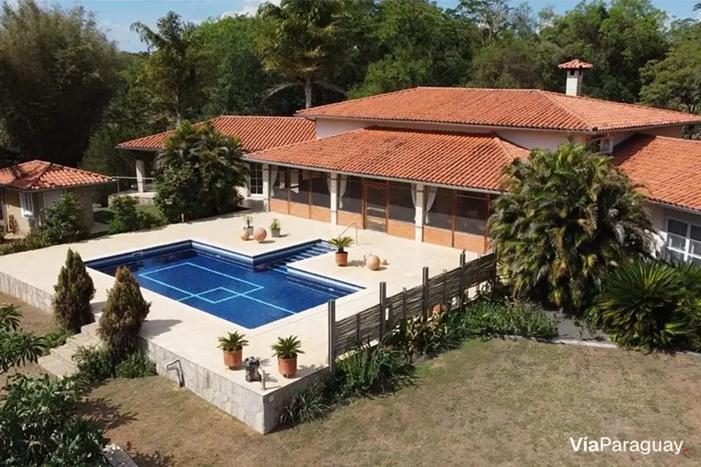 Casa à venda em San Bernardino com piscina e jardim