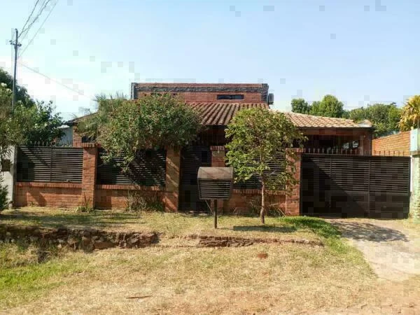 Casa à venda em San Carlos, Ñemby, Central