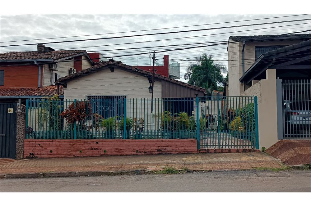 House for sale in San Cristóbal, Asunción