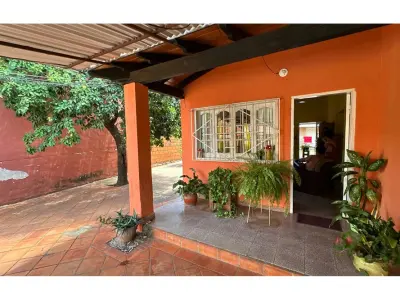 Casa à venda em San Lorenzo, bairro Lucerito