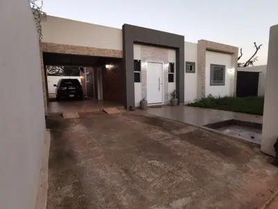 Casa en venta en San Lorenzo con 2 dormitorios y quincho