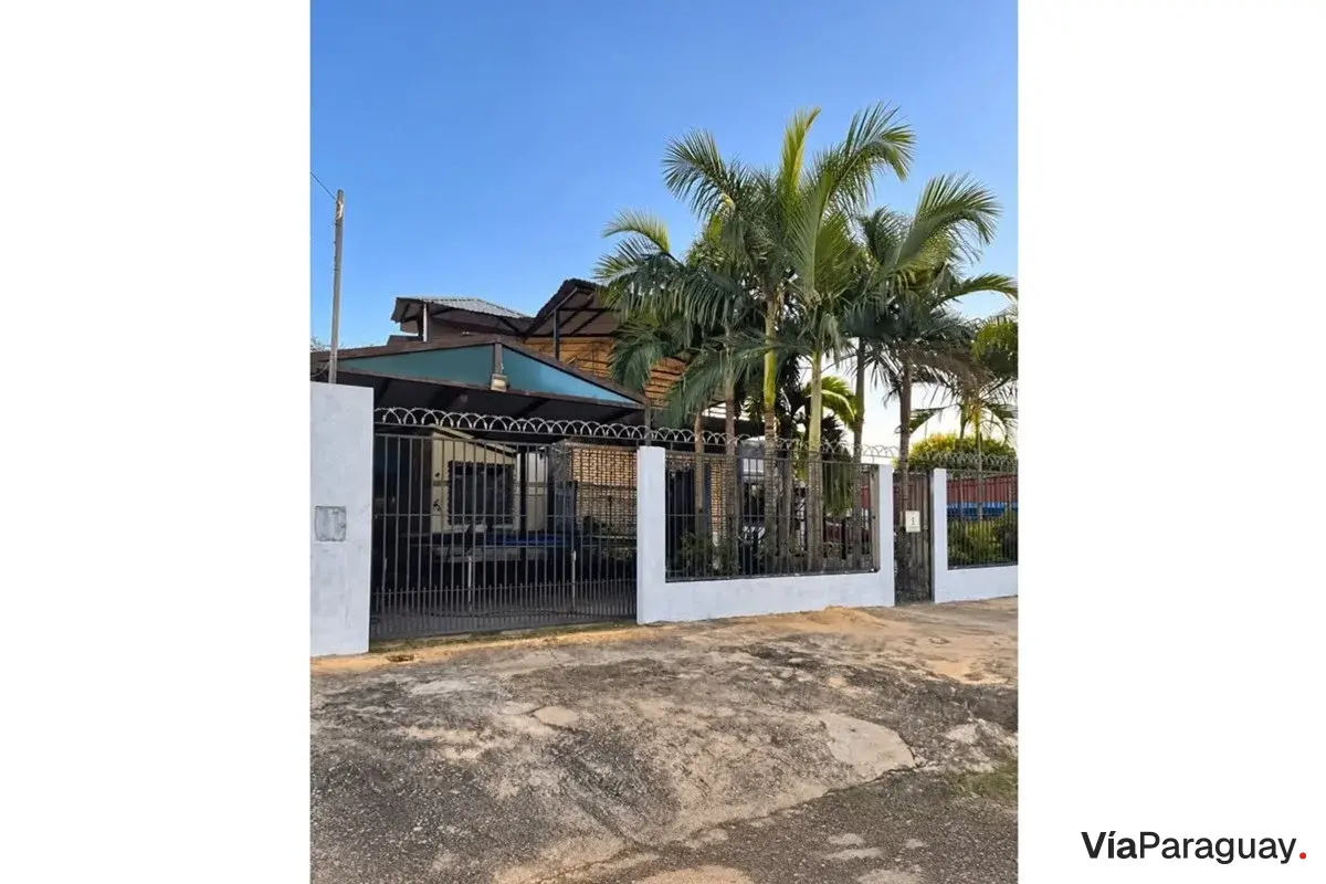 Casa à venda em San Lorenzo com jardim e piscina