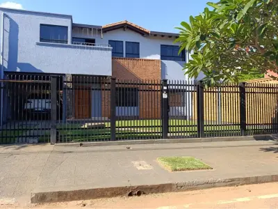 Casa à venda em San Lorenzo com jardim e quincho