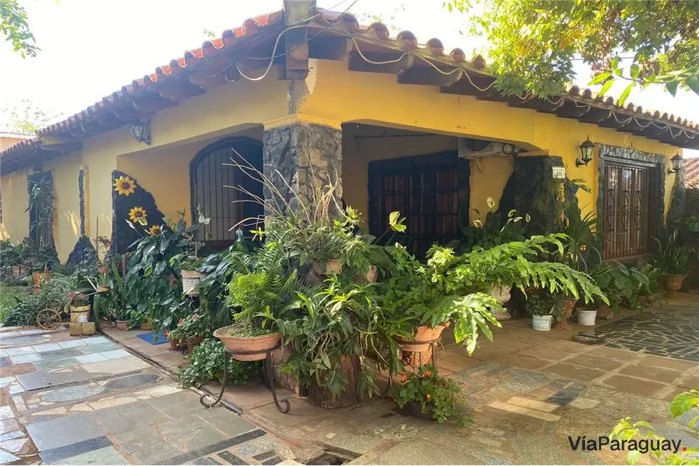 Casa en venta en San Lorenzo, zona Palacio de Justicia