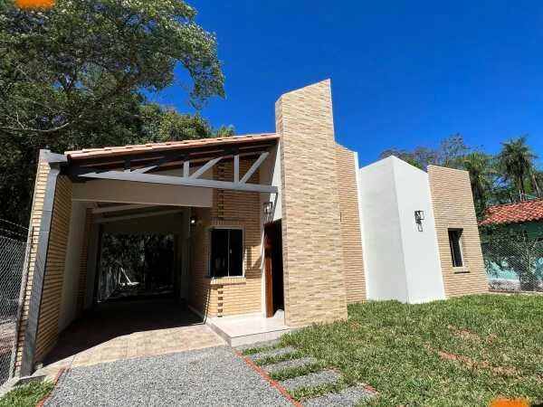 Casa à venda em Santa Librada, Ñemby — 88 m²