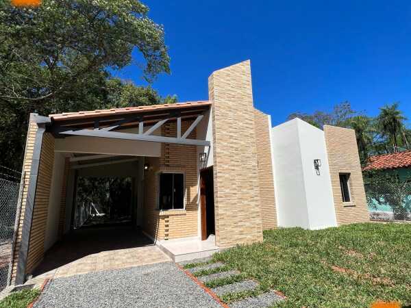 Casa en venta en Santa Librada, Ñemby — 88 m²