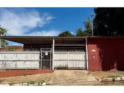 Casa en venta en Santa Lucía, Lambaré, con 3 dormitorios