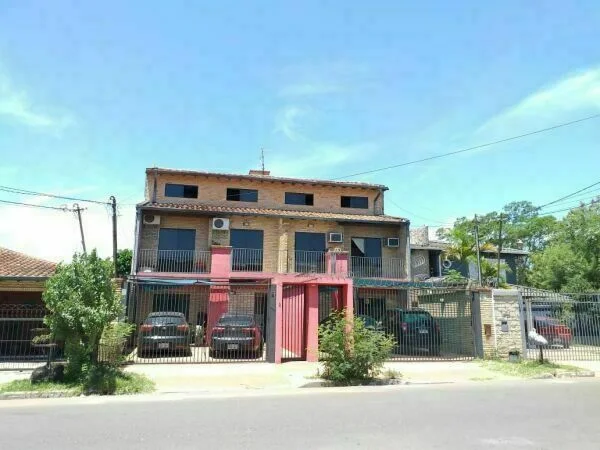 Casa en venta en Santa María, Asunción — 3 dormitorios con piscina