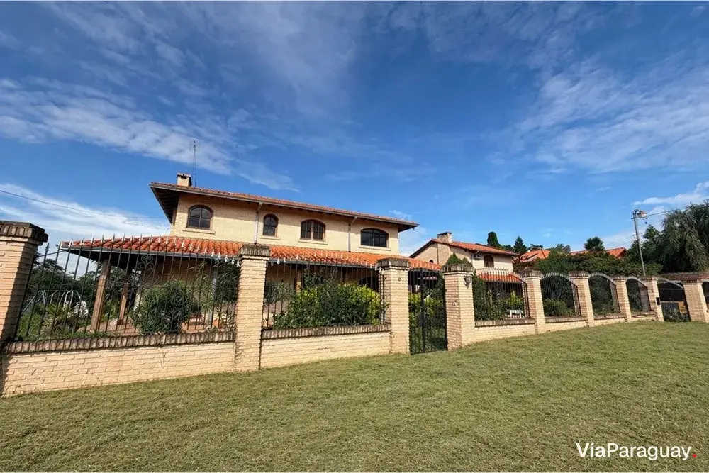 Casa à venda em Surubi'y, Mariano Roque Alonso