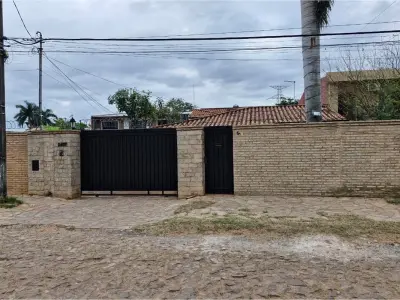 Casa en venta en Valle Apuá, Lambaré, con 6 dormitorios