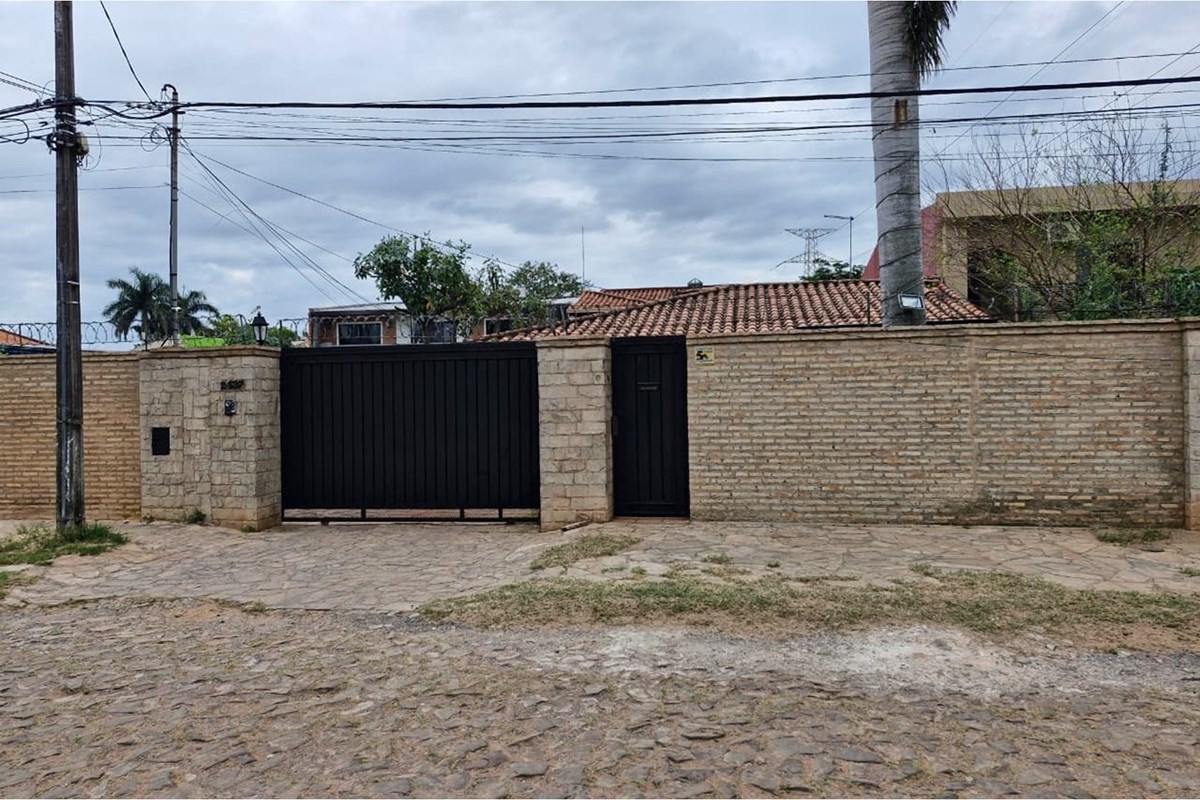 Casa à venda em Valle Apuá, Lambaré, com 6 dormitórios