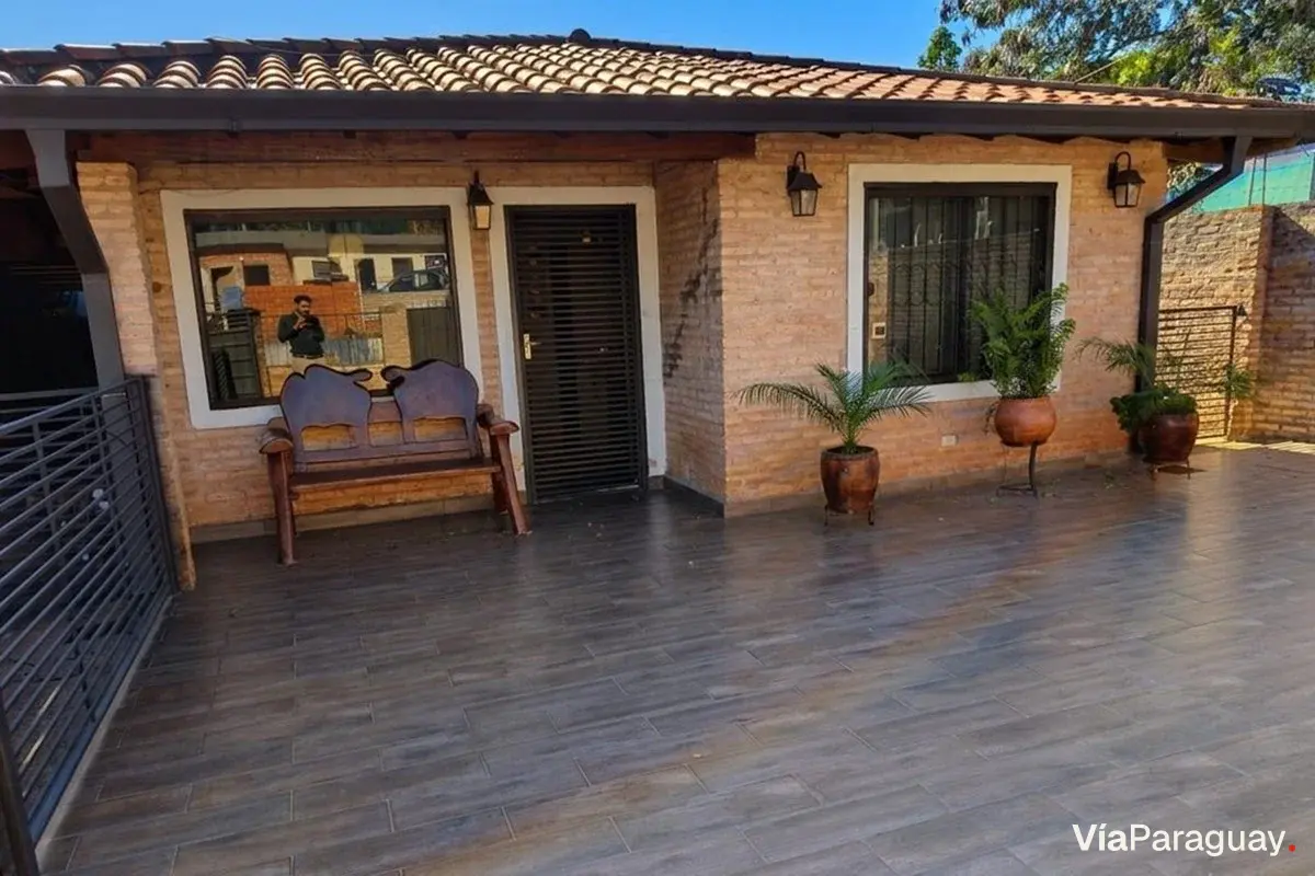 Casa à venda em Villa Elisa, bairro 8 de Diciembre