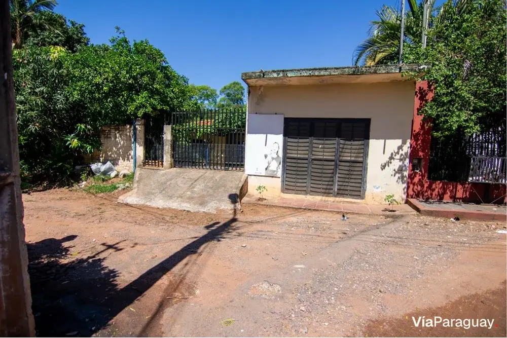 Casa à venda em Villa Elisa com jardim e salão comercial