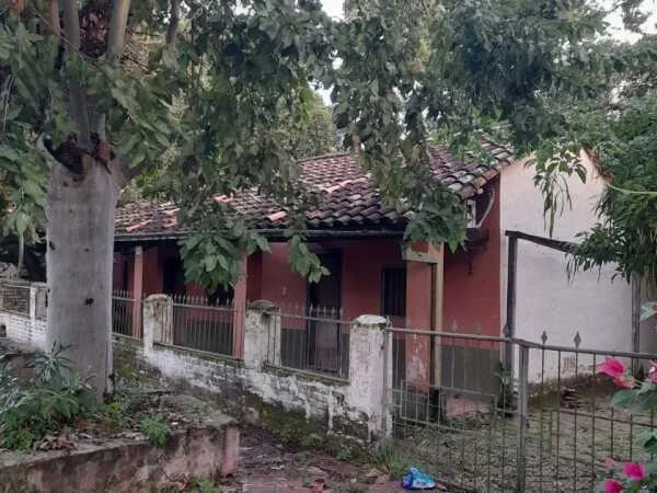 Casa à venda em Villa Florida com amplo terreno e quincho