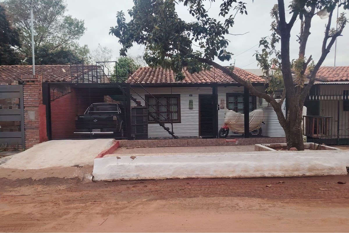 House for sale in Villa Leticia, Ñemby, 4 bedrooms