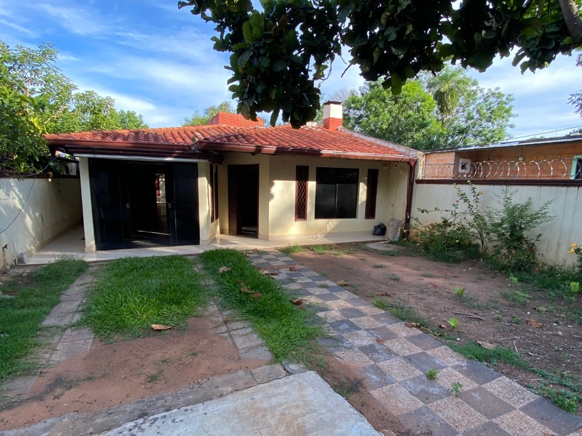 Casa en venta en Ycua Dure, Luque – 3 dormitorios con quincho
