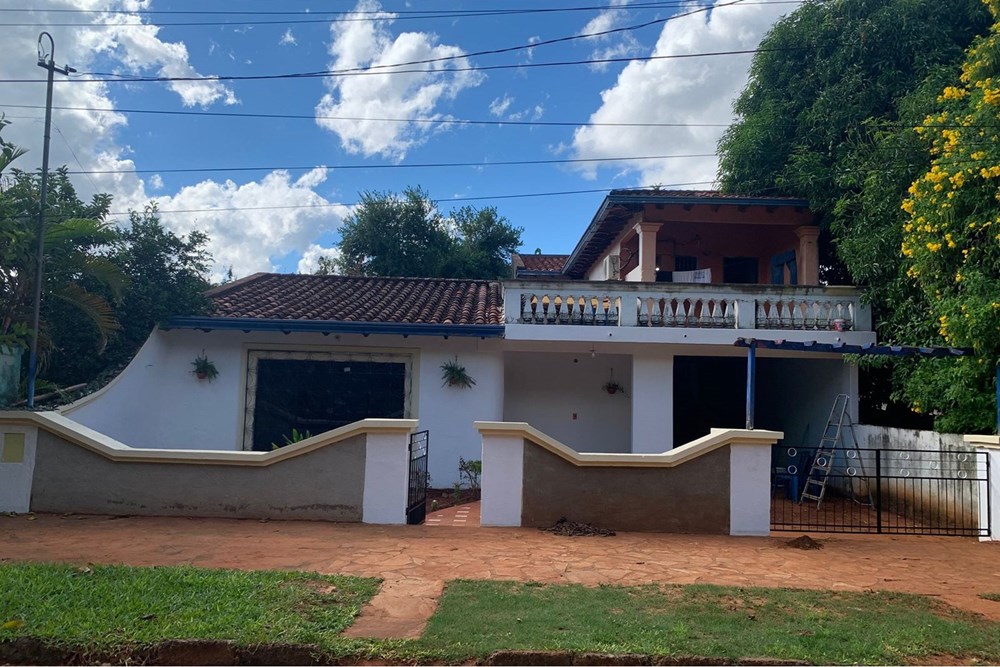 Casa en venta en Ycuá Duré, Luque, con 4 dormitorios