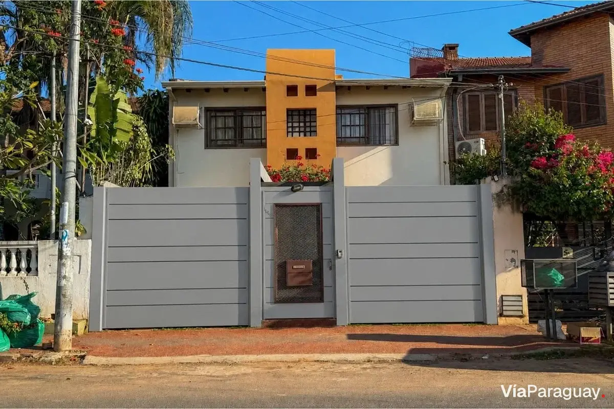 Casa à venda em Ycuá Satí, Asunção com jardim