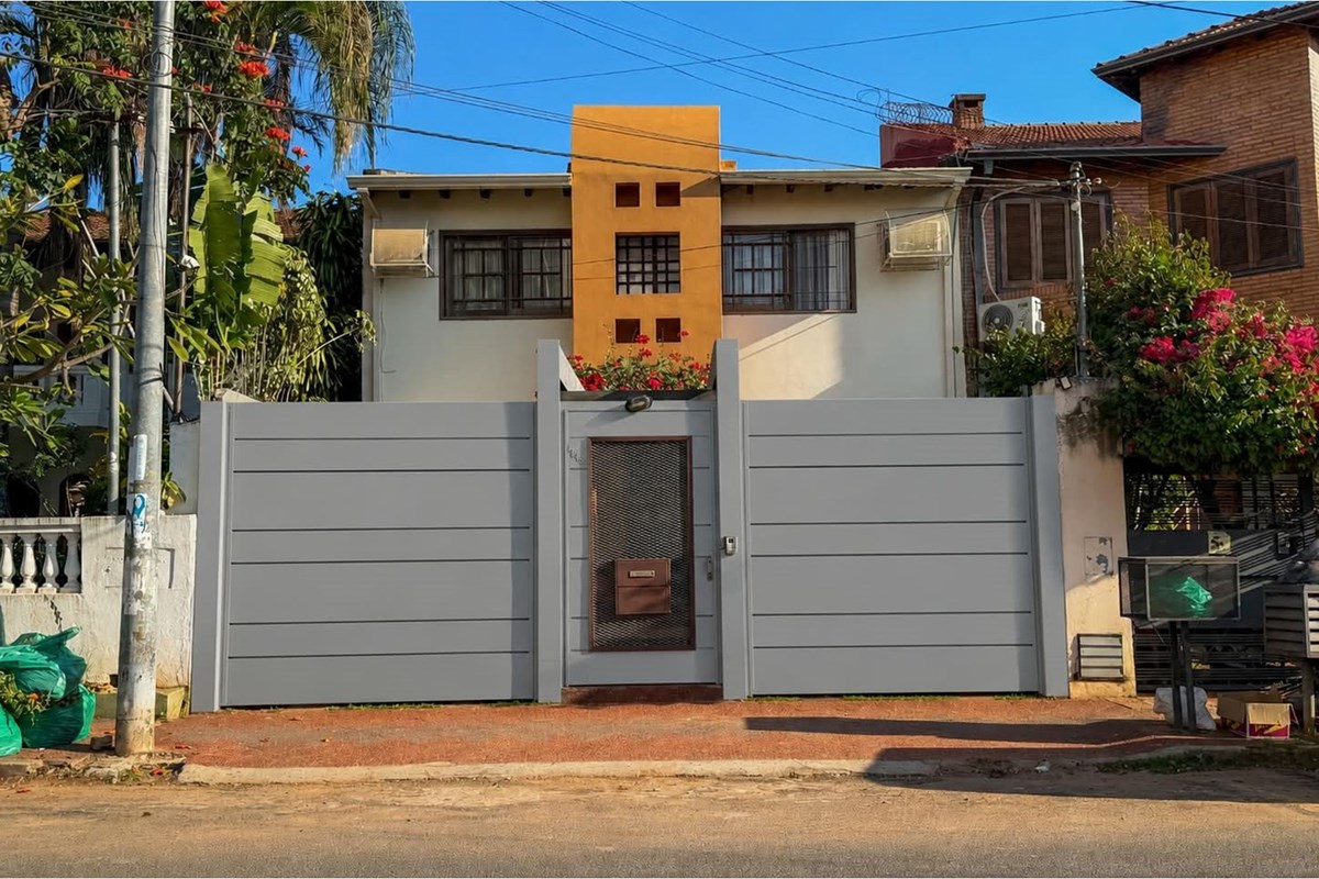 Casa à venda em Ycuá Satí, Asunção com jardim