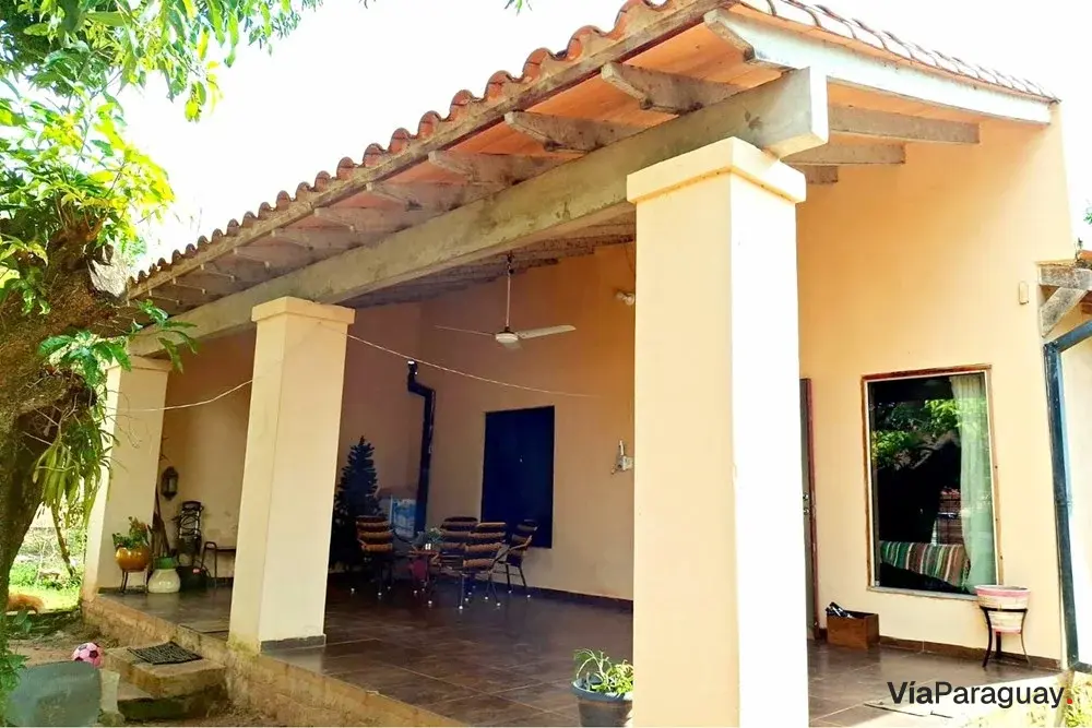 Casa en venta en Ypacaraí con 3 dormitorios