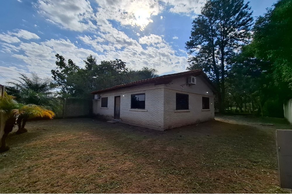 Casa à venda em Ypacaraí, região de Kurusu Pablito