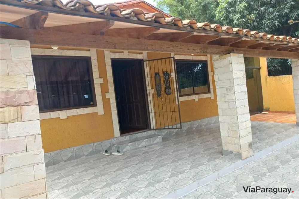 House for sale in Ypané with pool