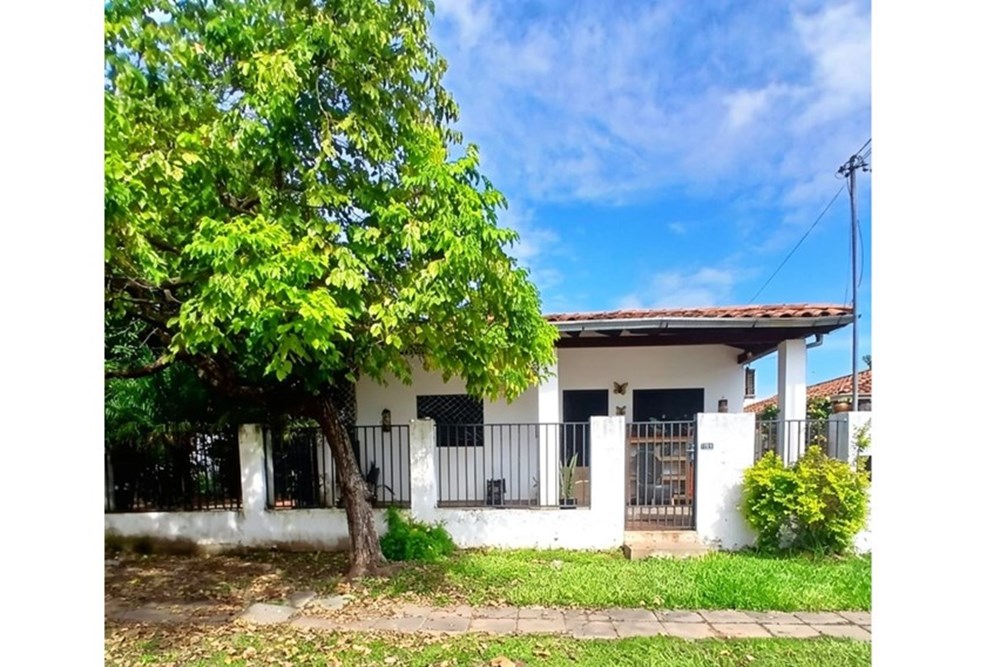 House for sale in Ytay, Asunción, with garden and grill