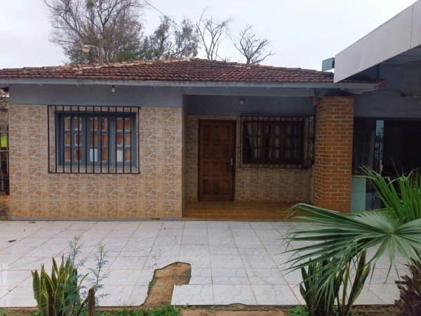 Casa à venda na costeira de Cambyretá, Itapúa